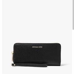 Leather continental wristlet